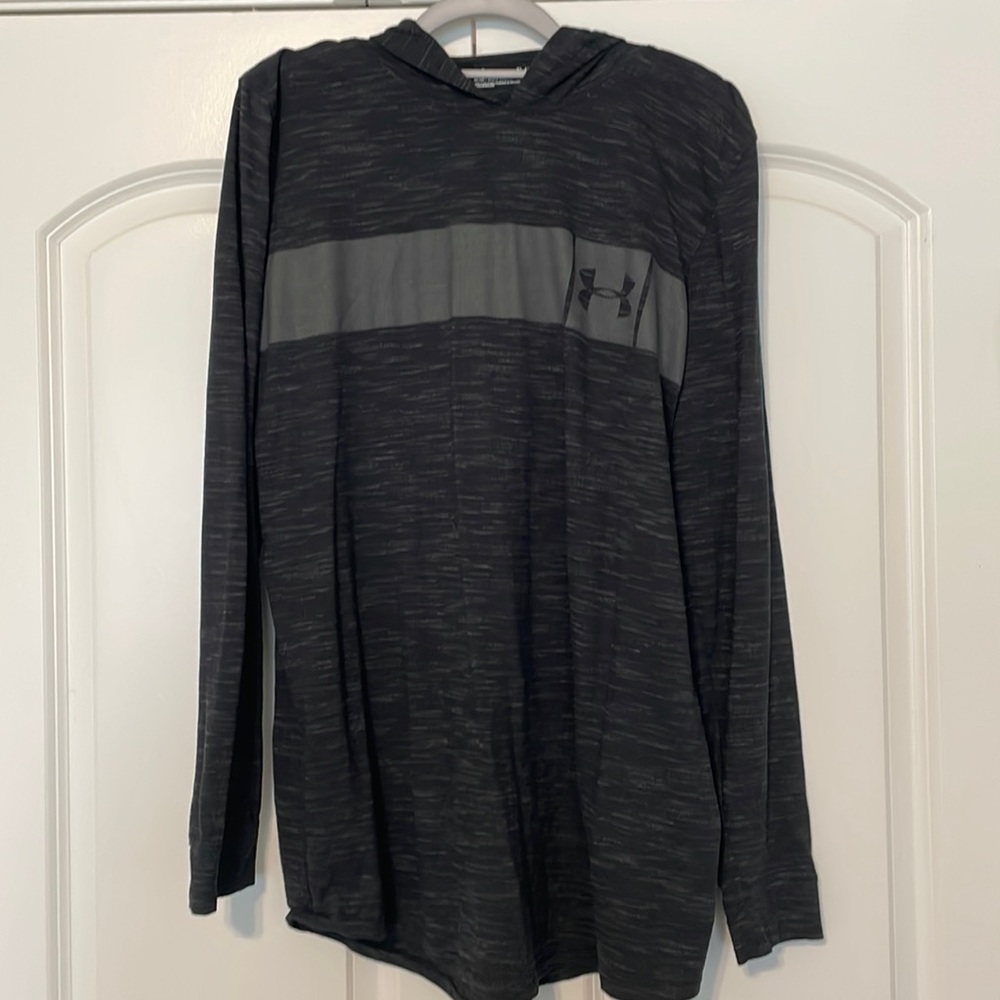 Men’s Under Armour hooded long sleeve